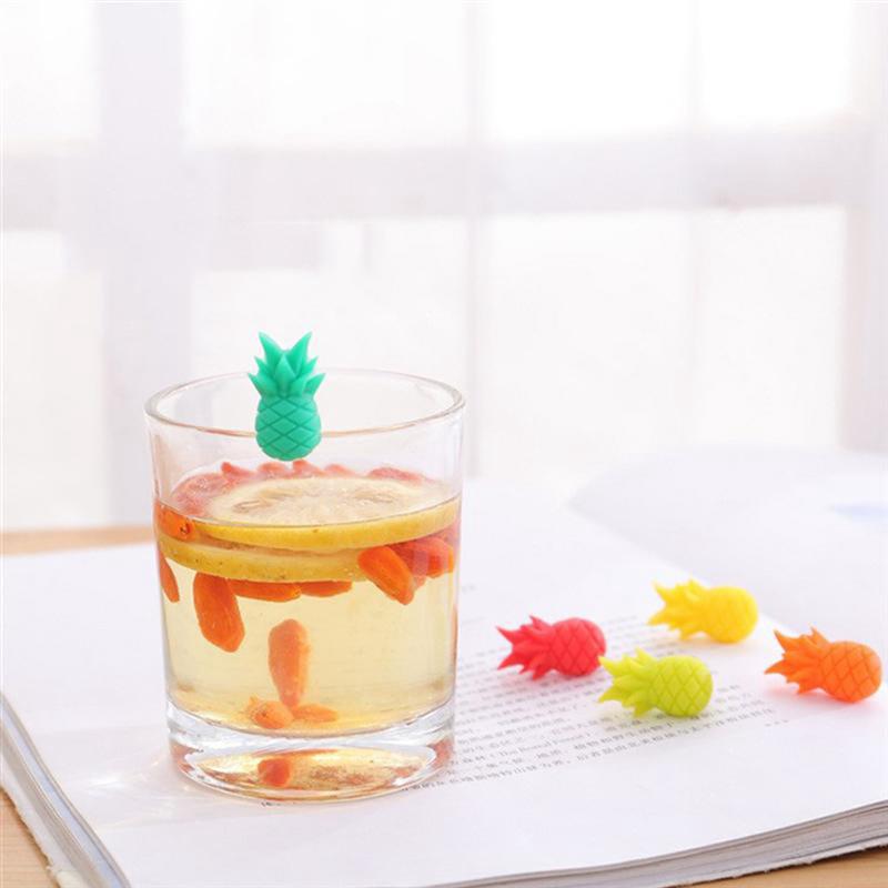 
  
  6pcs Silicone Red Wine Glass Marker Creative Pineapple Marker Charm Drinking Glass Identification Cup Labels Tag Signs for Party
  
